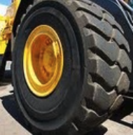 Montaje de neumático minero con llanta 50/80 R57 